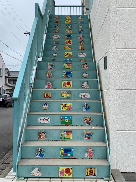階段イラスト 三重県の工務店で注文住宅の家を建てるならサティスホーム