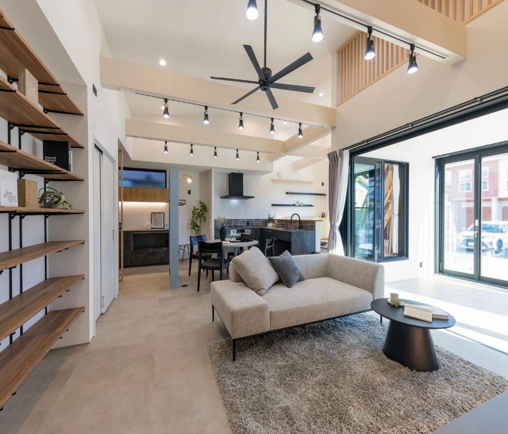 白を基調としたホテルライクなリビング