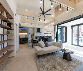 白を基調としたホテルライクなリビング