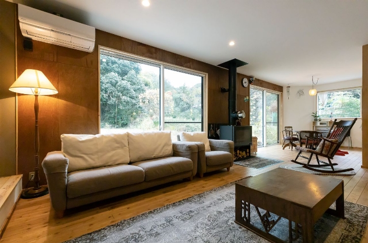 木を基調としたナチュラルモダンなリビング