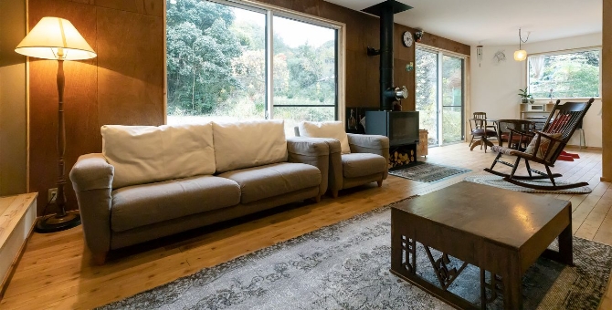 木を基調としたナチュラルモダンなリビング