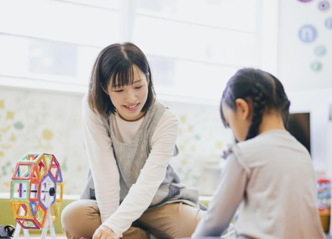 サティスホームのキッズスペースで遊ぶ子供